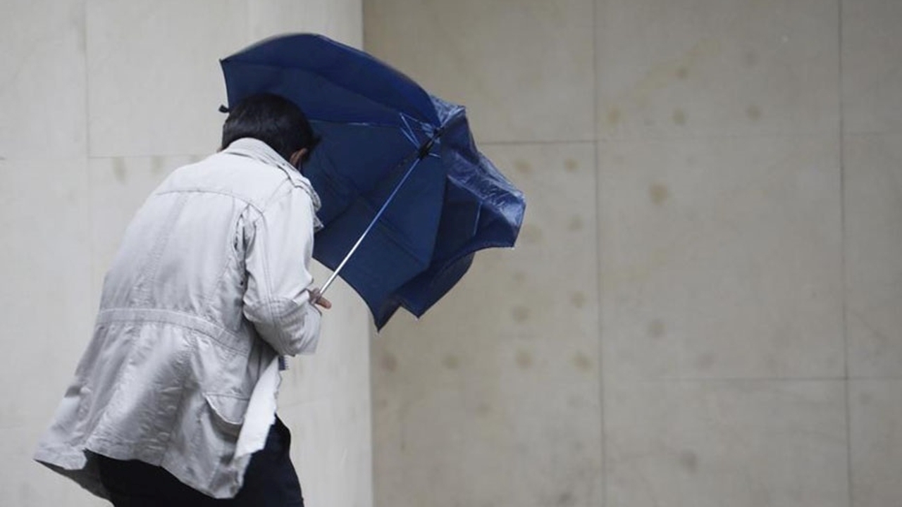 heavy rain, snow and strong wind the next 48 hours