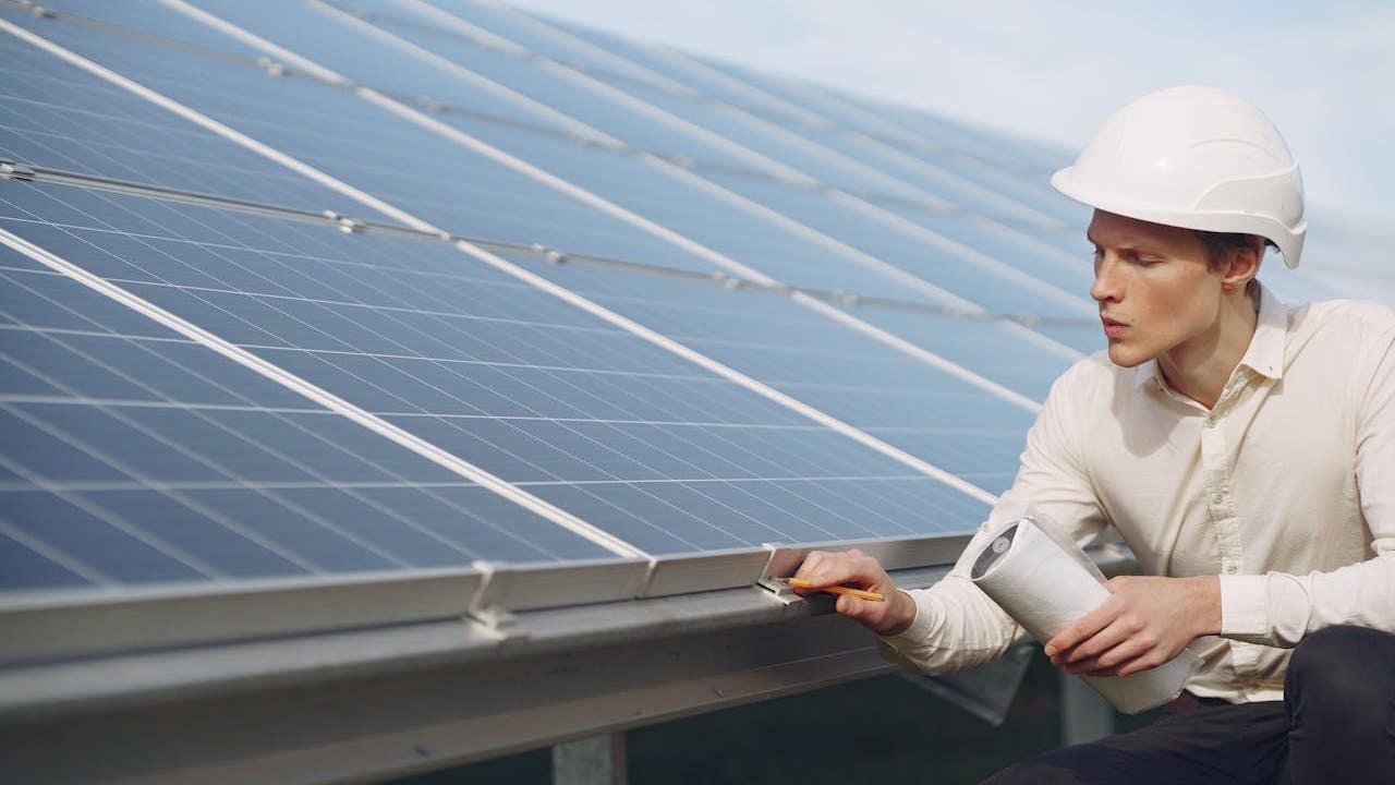 The new project that will train more than 100,000 workers in photovoltaics