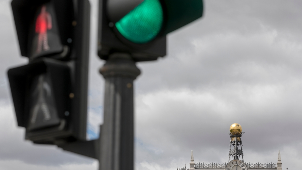 The Government completes its assault on the Bank of Spain with another like-minded economist