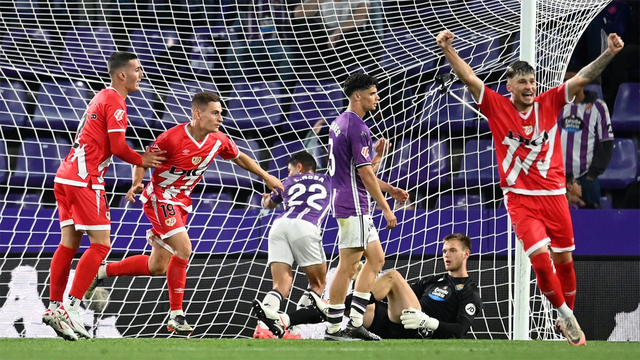Master free kicks in EA SPORTS FC 25: Tips and the best takers