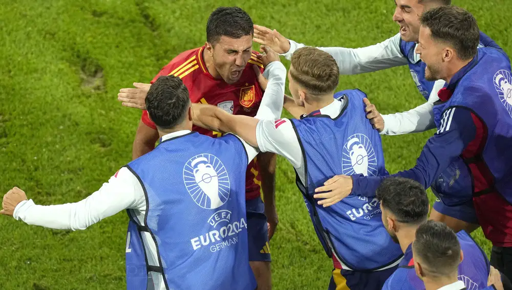 Rodrigo Hernández hugs several teammates after the tying goal
