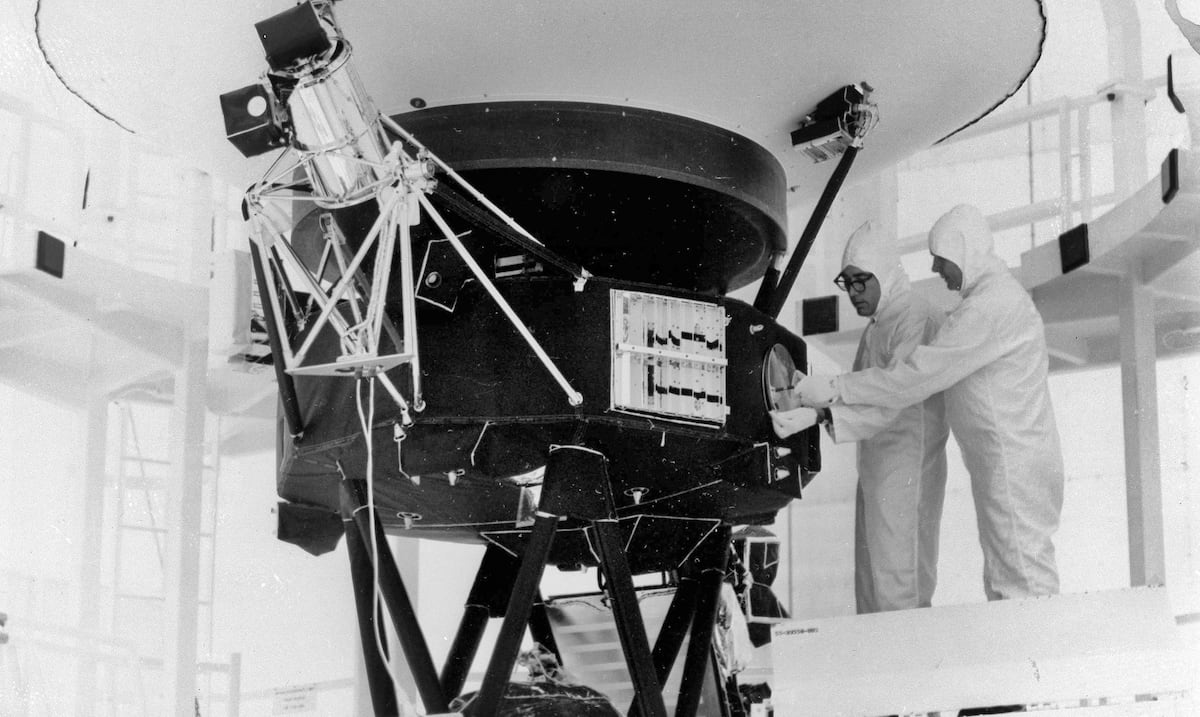 NASA disconnects an instrument from the Voyager 2 probe to save energy