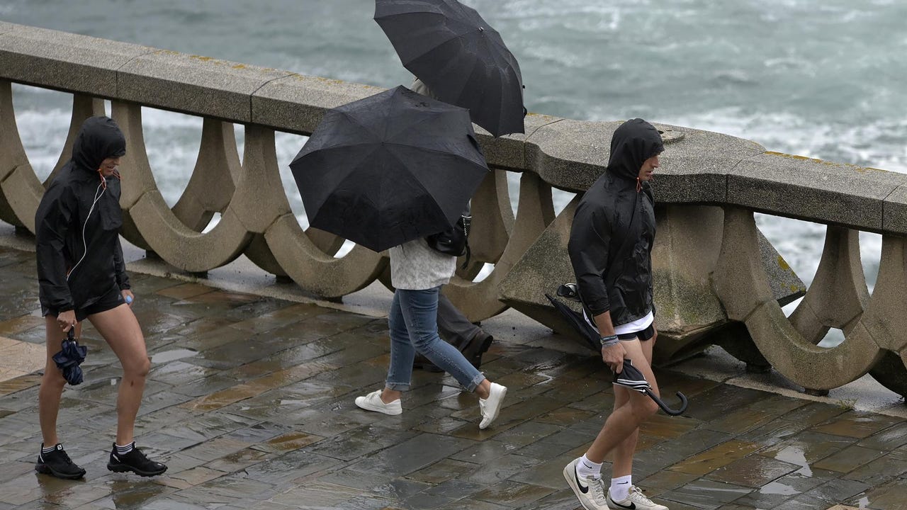 heavy rains, cold temperatures and a possible DANA