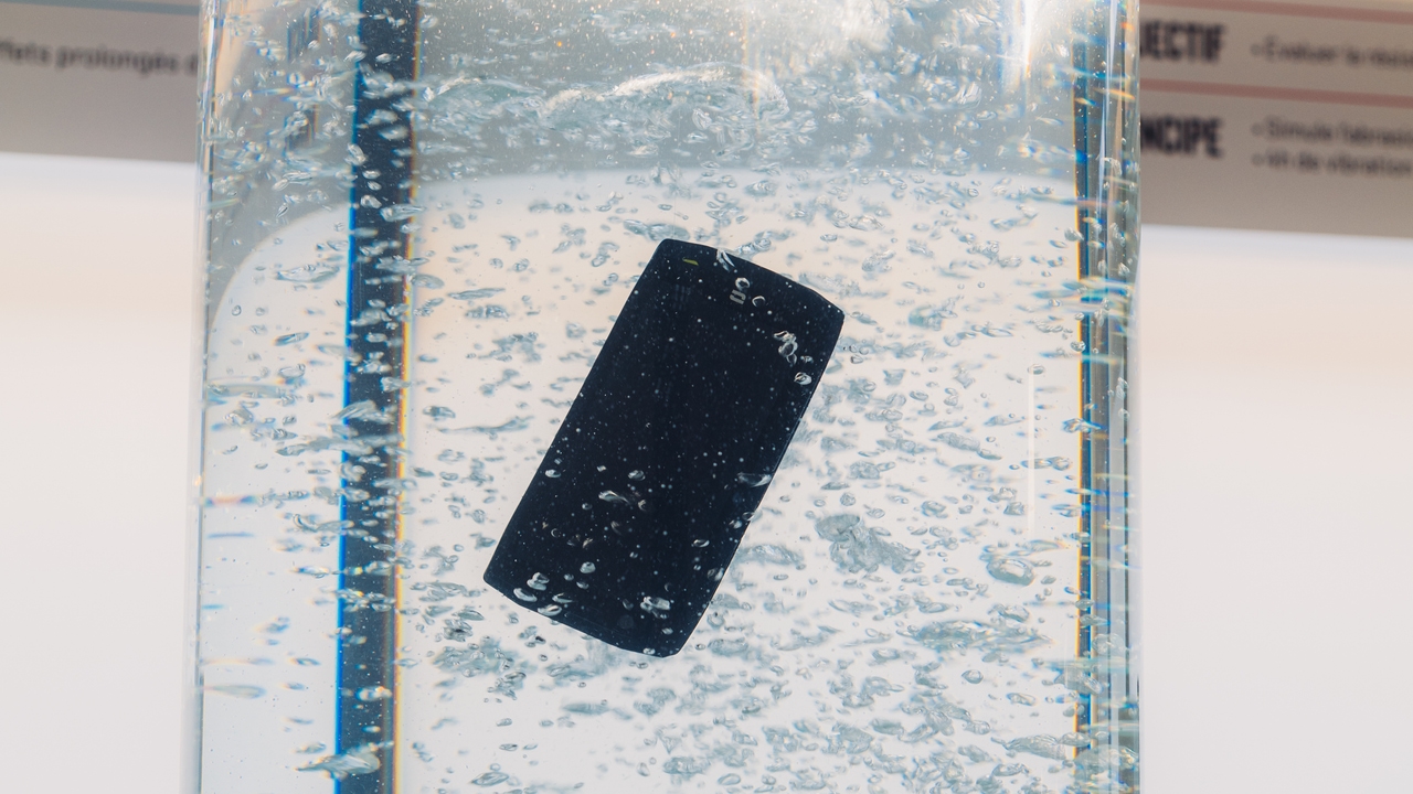 How do you know if your smartphone is really waterproof? Much attention to this detail