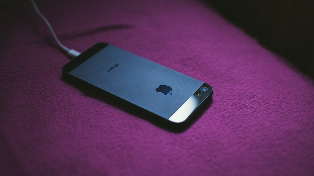 Why you should never share your charger if you have an iPhone