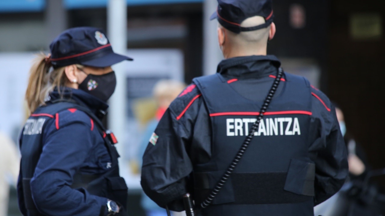 Outrage between police and civil guards: the ertzainas will have a salary increase of 4,200 euros per year