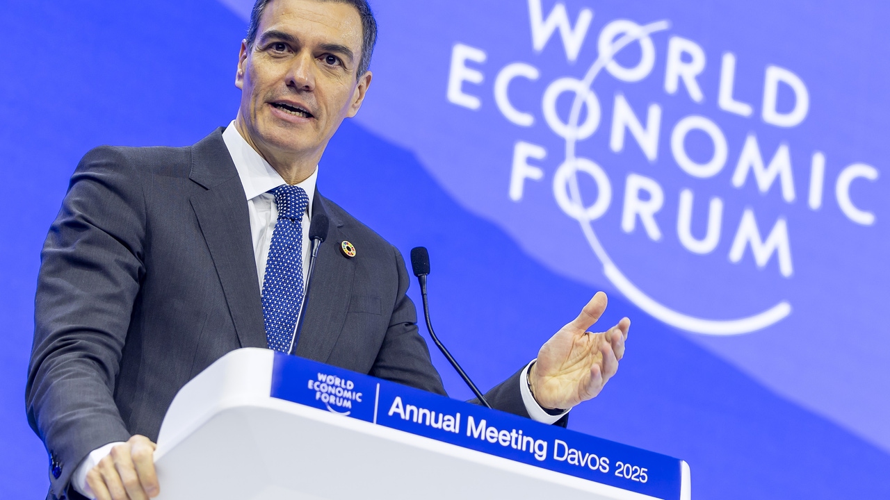 Pedro Sánchez proposes to end the anonymity in social networks and that their owners respond criminally
