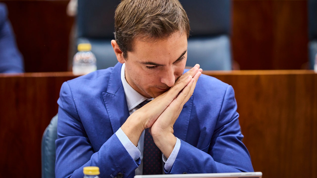 Juan Lobato renounces his salary as a senator to return to his position in the Tax Agency