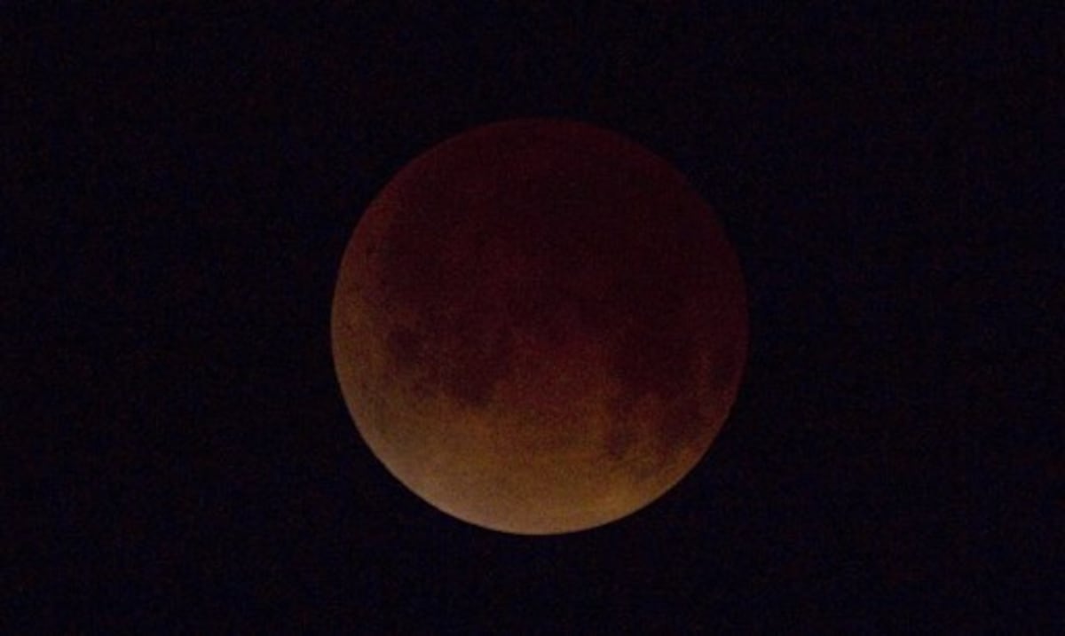 Eclipse lunar tonight coincides with a meteor rain in Puerto Rico