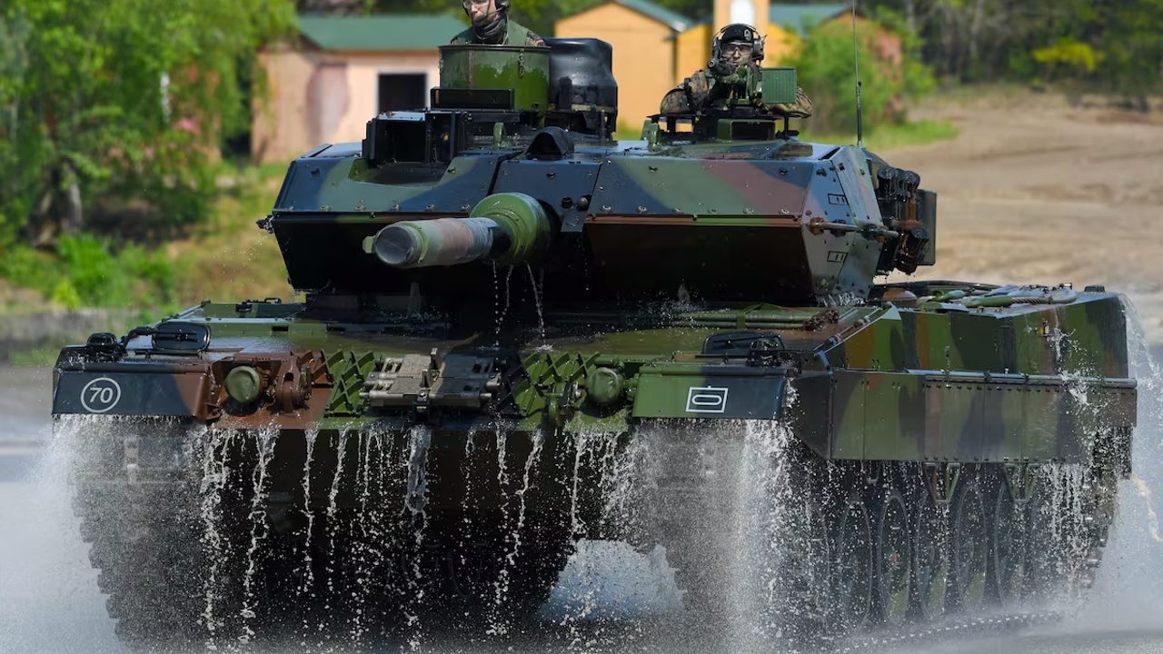 Leopard tanks already monitor the Russian border for the first time since World War II