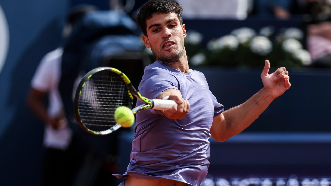 Carlos Alcaraz can with Fils and gets into the ATP Barcelona Open Banc Sabadell final