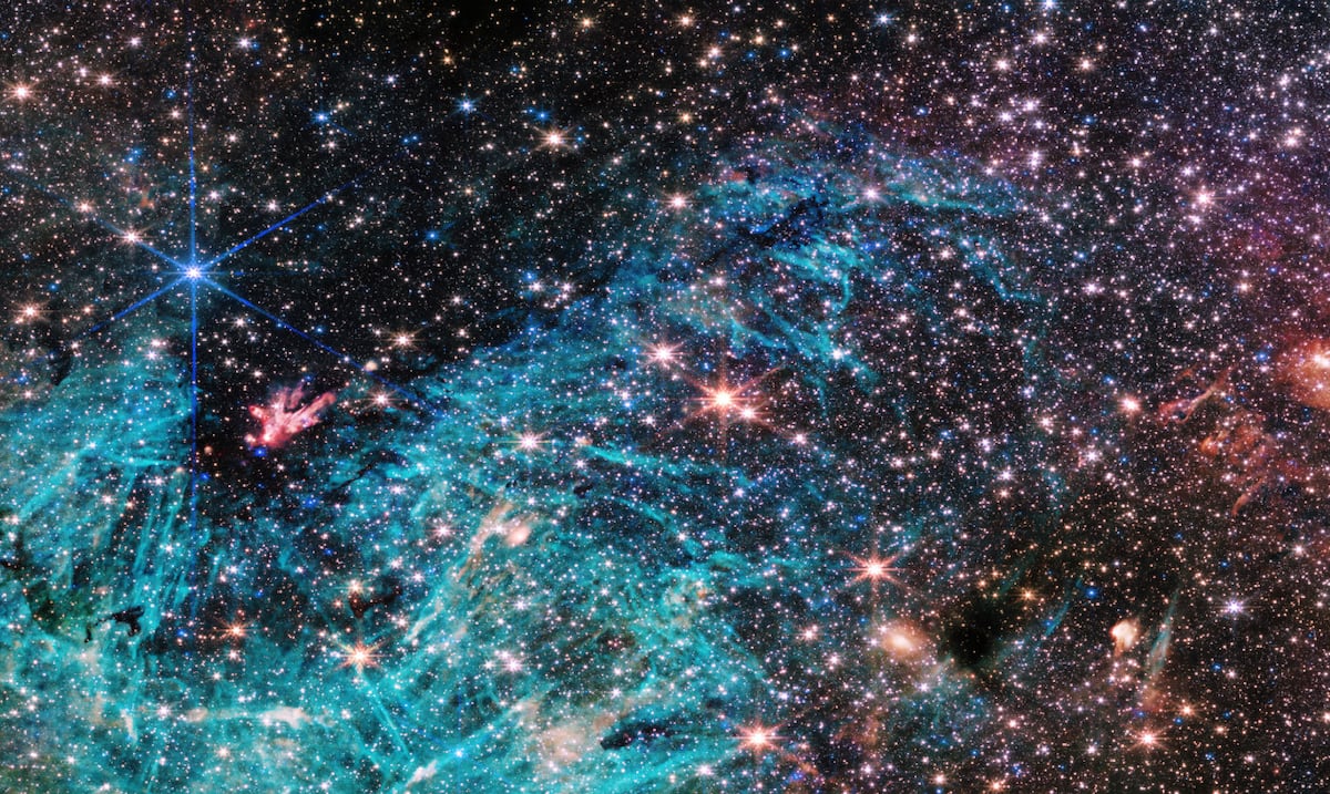 They reveal how the stars form in one of the most extreme regions of the galaxy