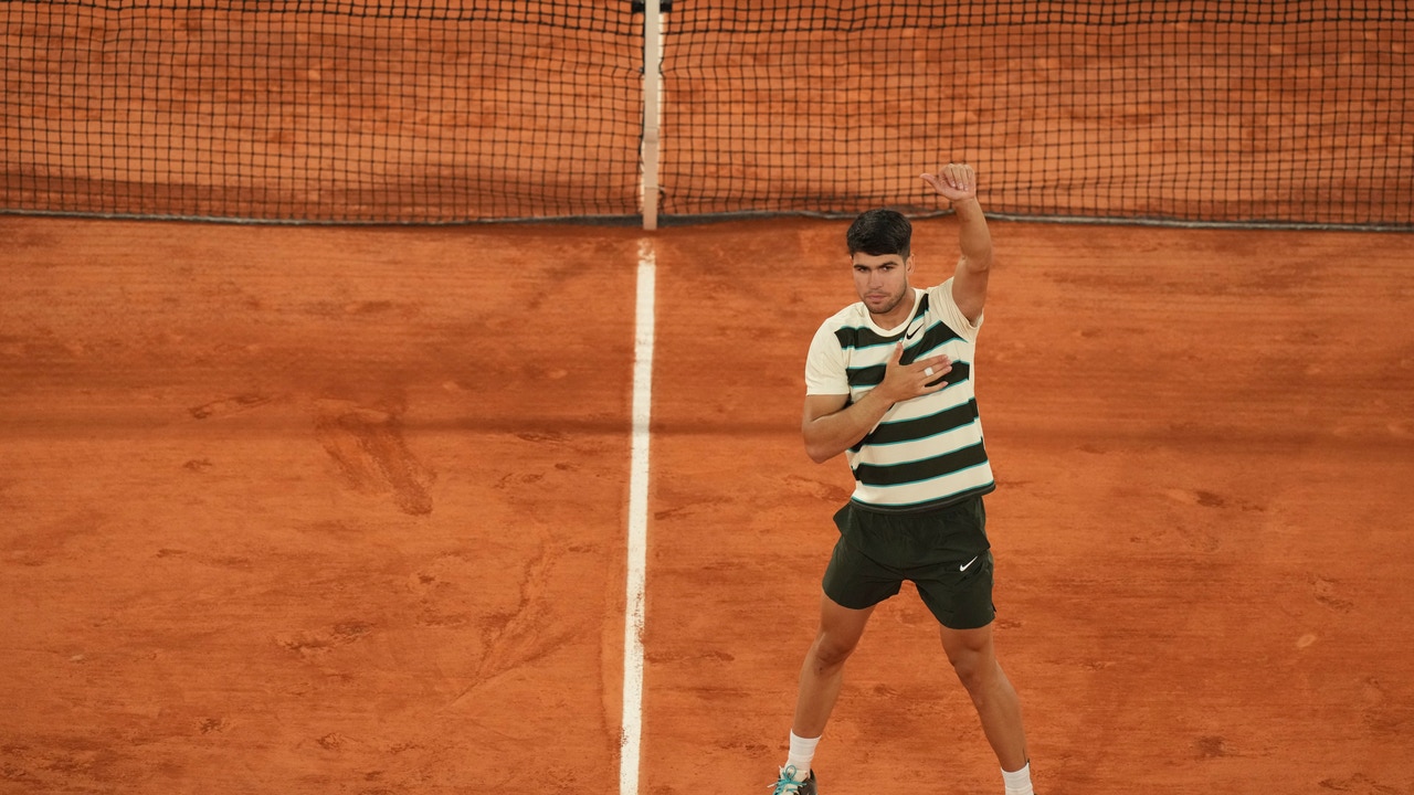 Alcaraz also intimidates and gets into Roland Garros semifinals with an exhibition against Tommy Paul