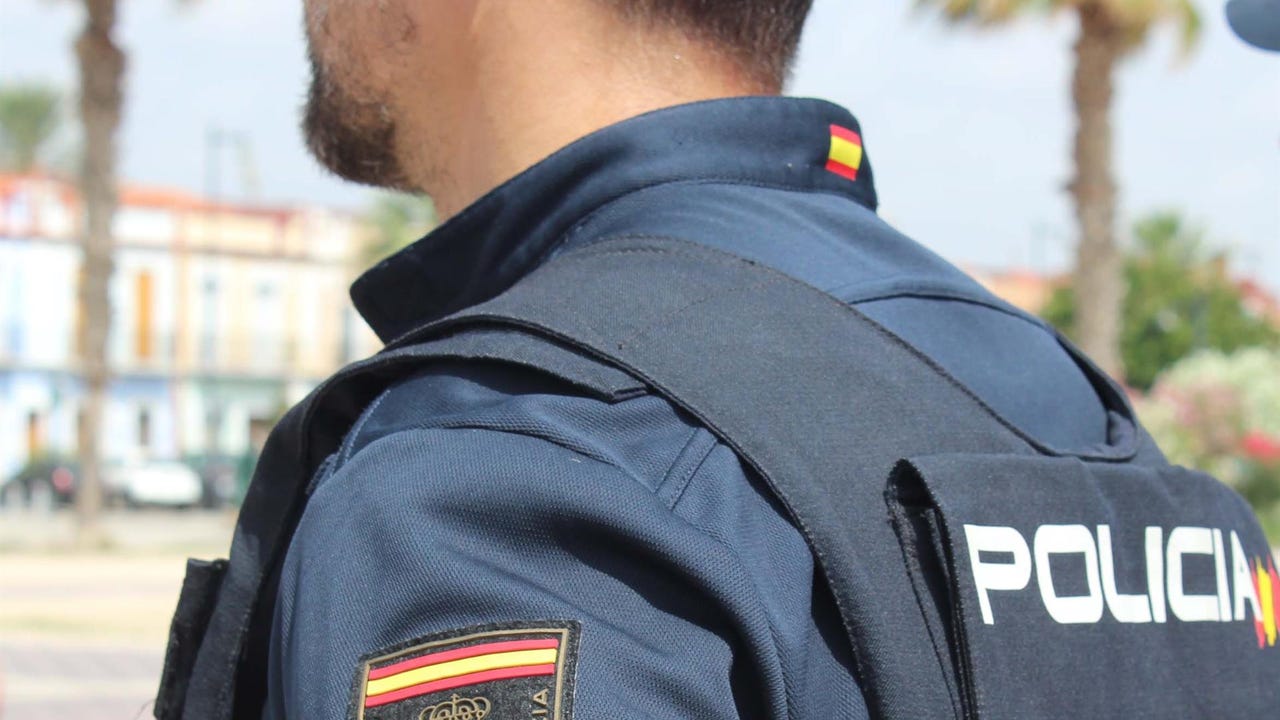 Condemned after insulting and threatening a policeman on social networks