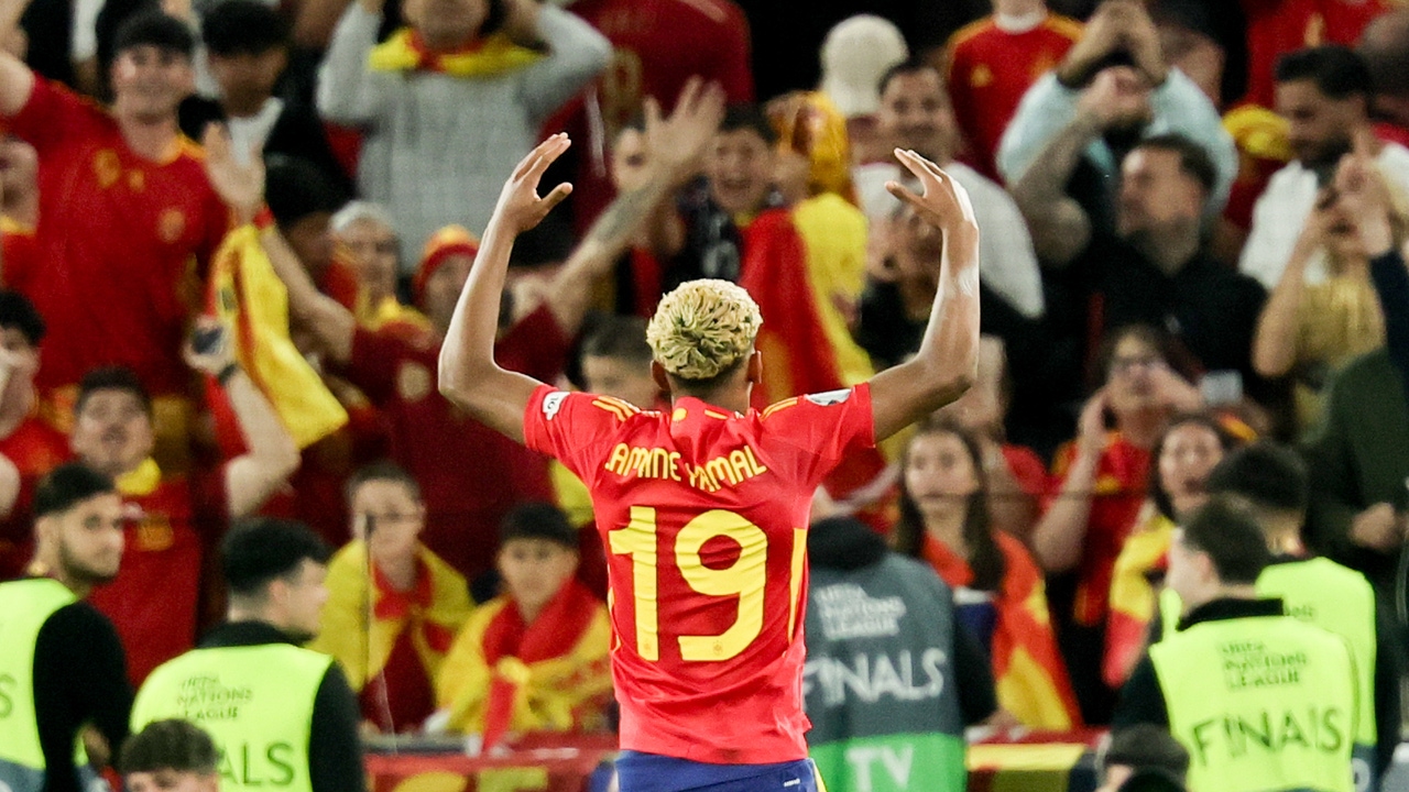 France. The red smiles and almost crumbled (5-4)