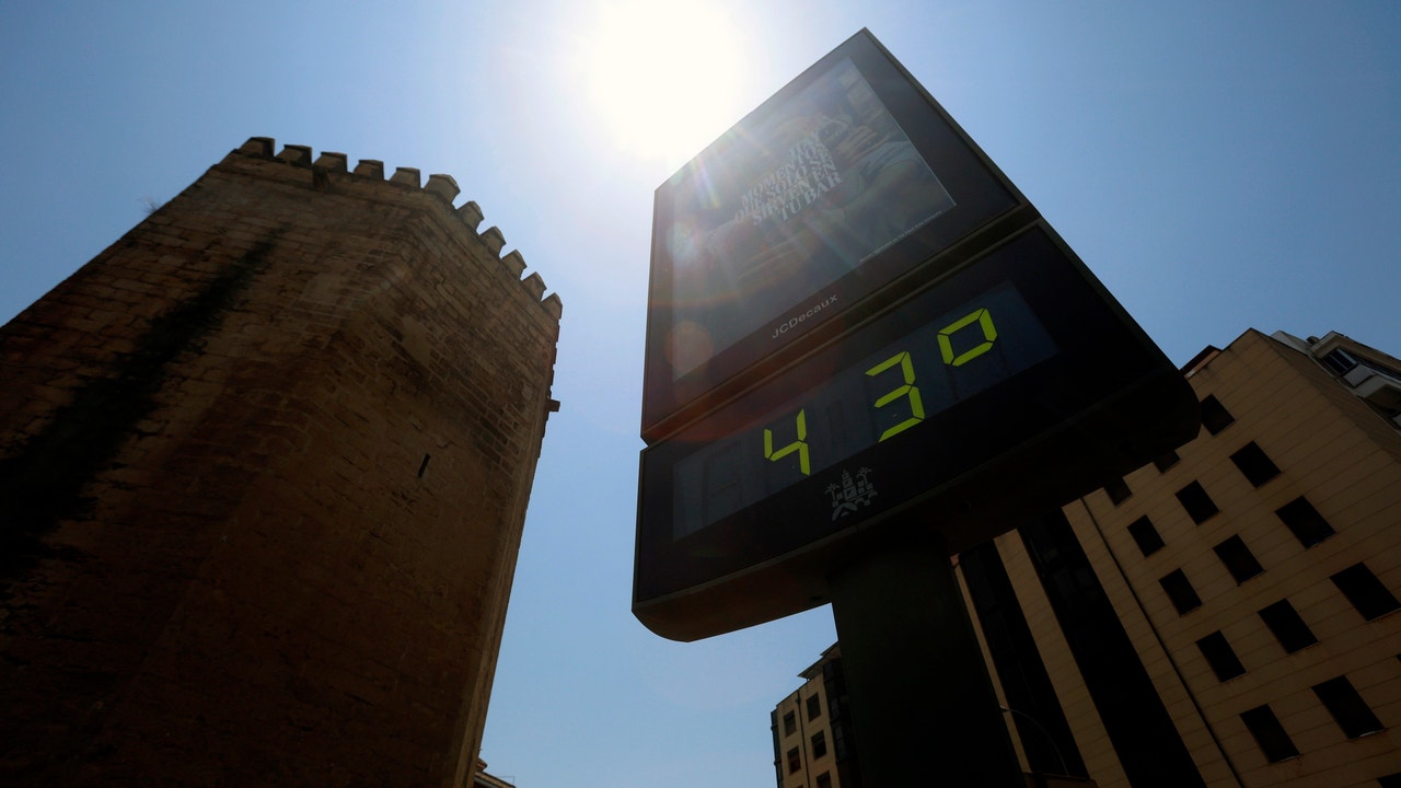 Last hour of the fires and notices of the Aemet by storms