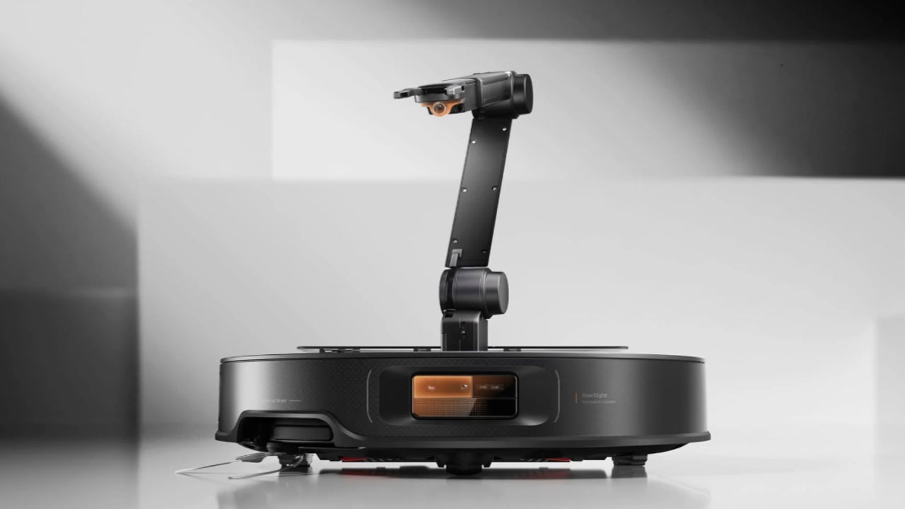 Roborock Saros Z70, the first world vacuum robot with a mechanical arm