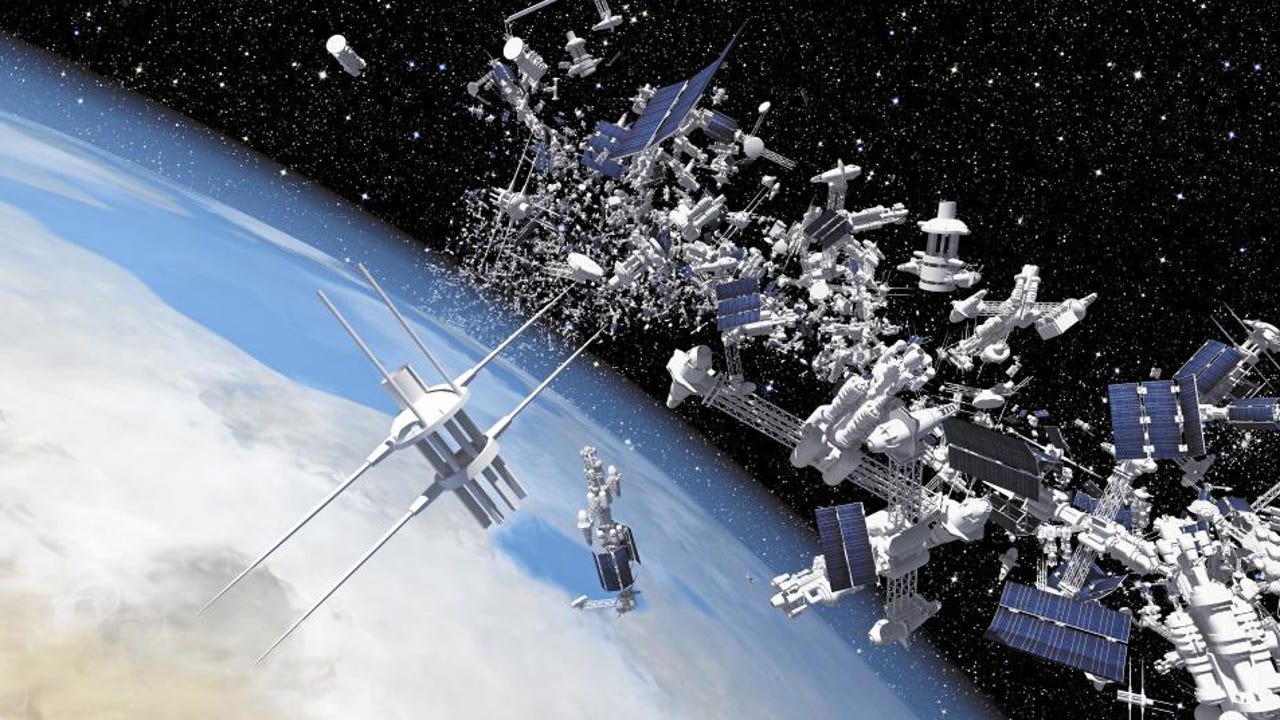 China presents a system to capture space garbage that could use militarily against enemy satellites