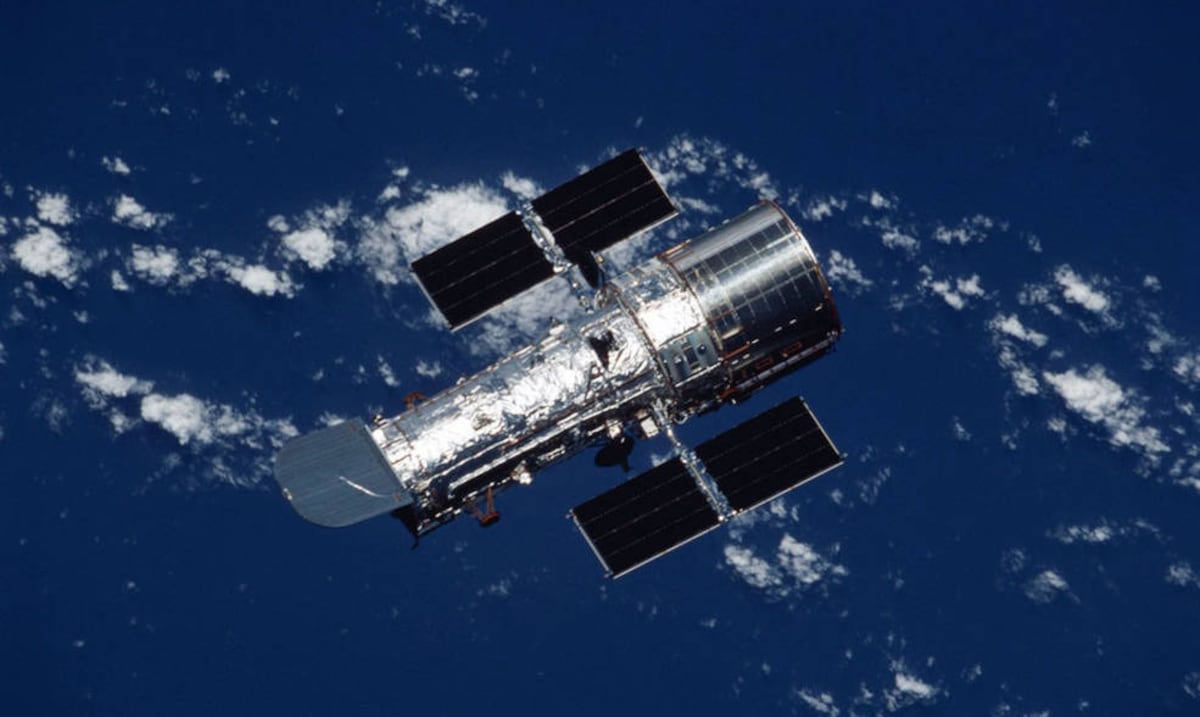 Detect strange object that travels through space at full speed: what is known