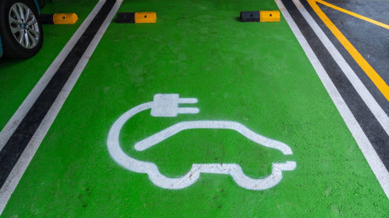 Fines of up to 200 euros for occupying places for electric vehicles