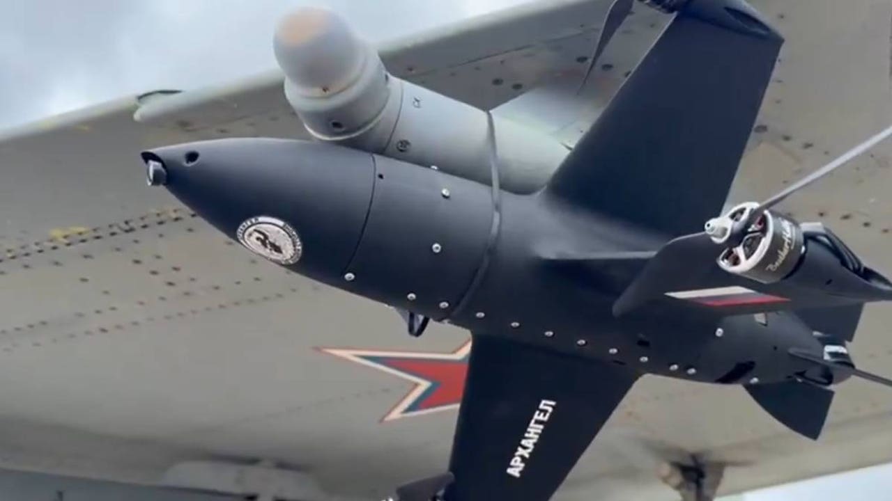 Russia 'Integrates' an interceptor drone in a MIG-29 hunt by tying the wing with plastic flanges