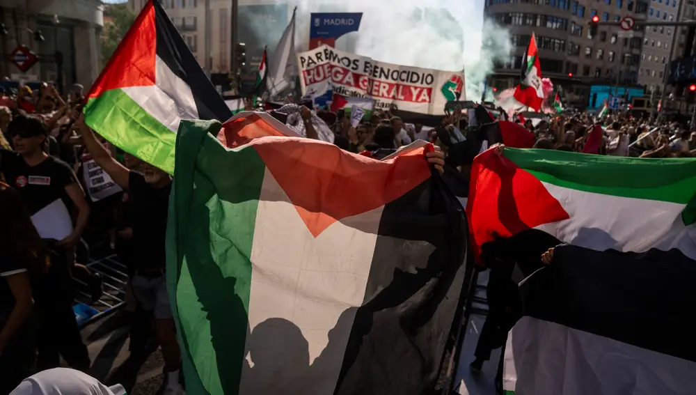 Protests on Israel's participation and in support of Palestine in the cycling return. David Jar