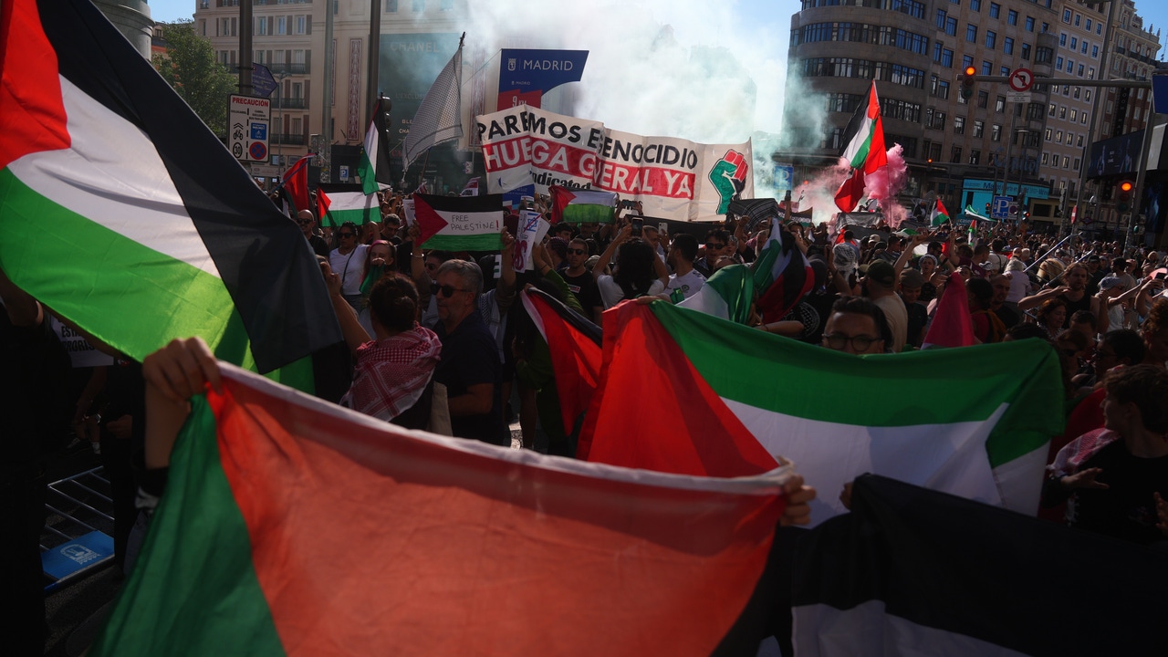 22 injured police officers and two detainees after protests