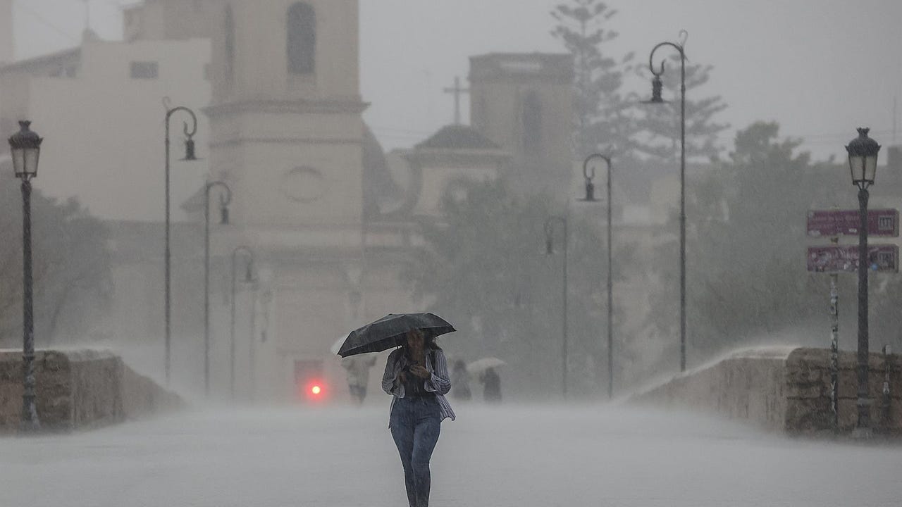 Experts alert a high risk of torrential rains due to 'dapadas' danas