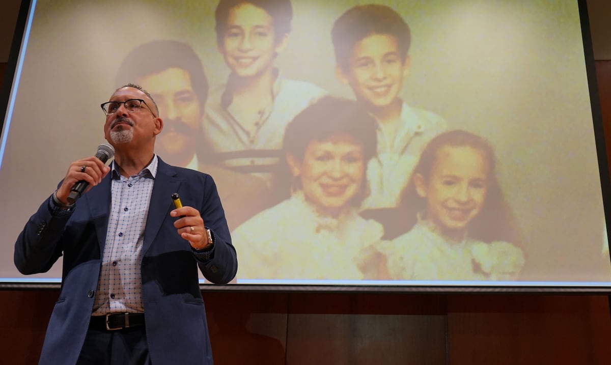 Miguel Cardona arrives at the University of Connecticut on the occasion of the month of Hispanic inheritance