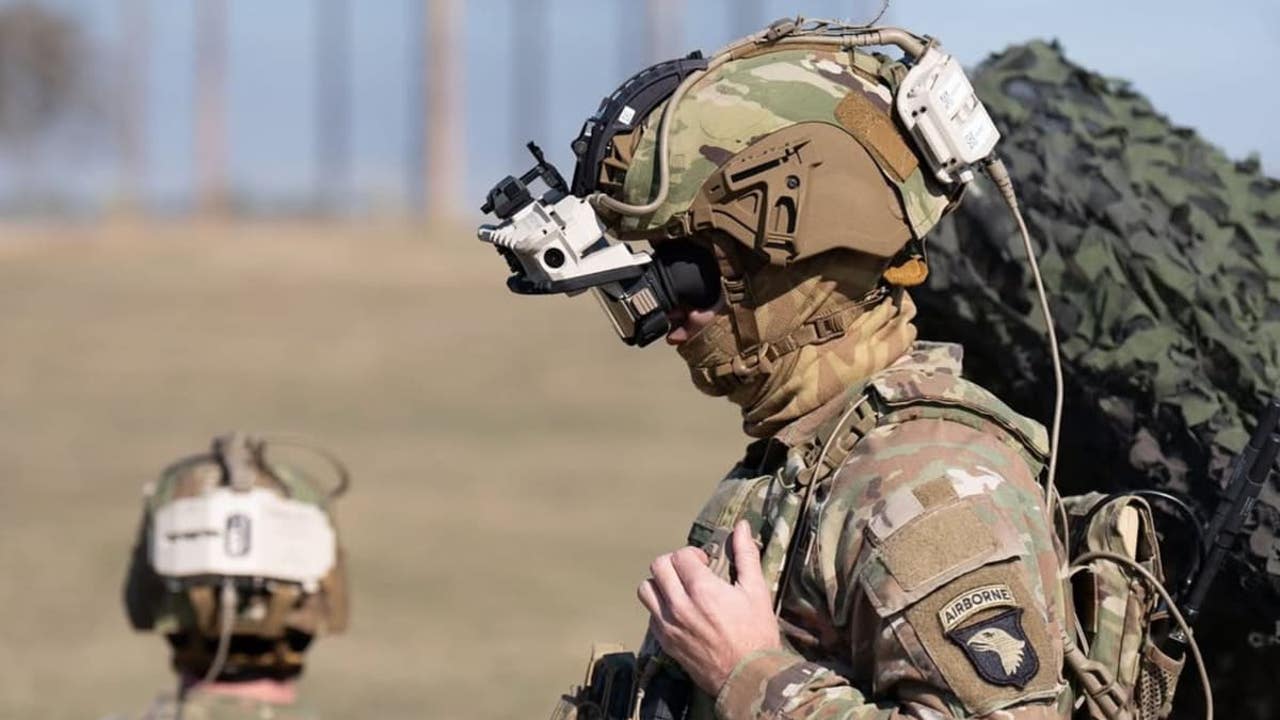 The new helmet that seeks to give the soldiers "superhero skills"