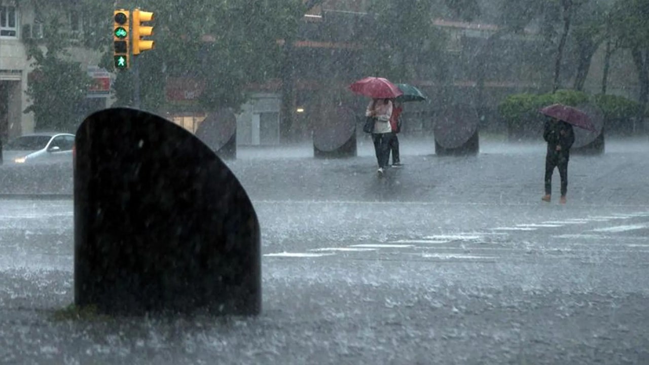 This is the special notice of the AEMET for a Sunday complicated by rains and storms