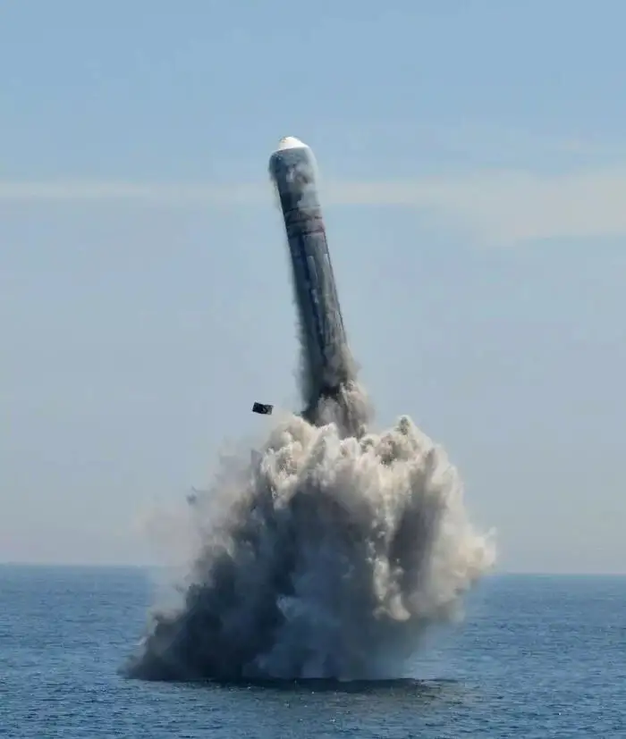Chinese JL-2 missile launch