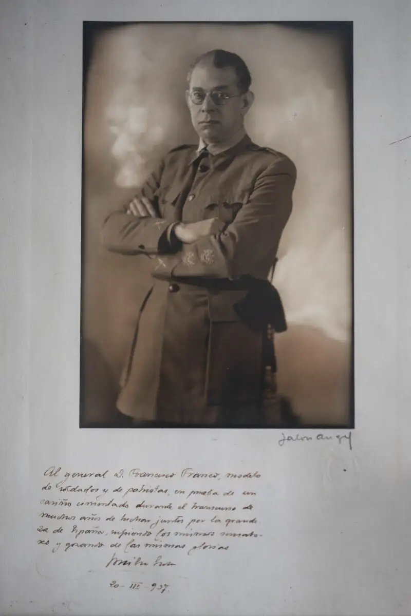 Image of Emilio Mola dedicated to Franco by the 