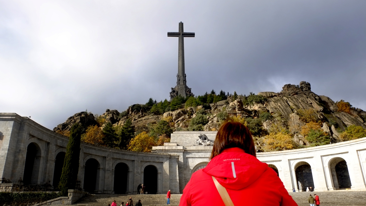 A memorial association demands the transfer to the Valley of the Fallen of the remains of Pedro Sánchez's grandfather