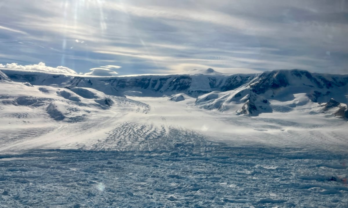 An Antarctic glacier is collapsing at a speed not seen since the Ice Age