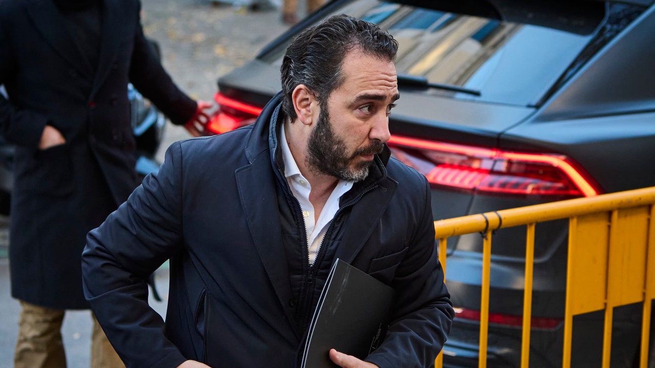 Pedraz summons the sister of a former commissioner and Aldama's secretary for the fuel plot