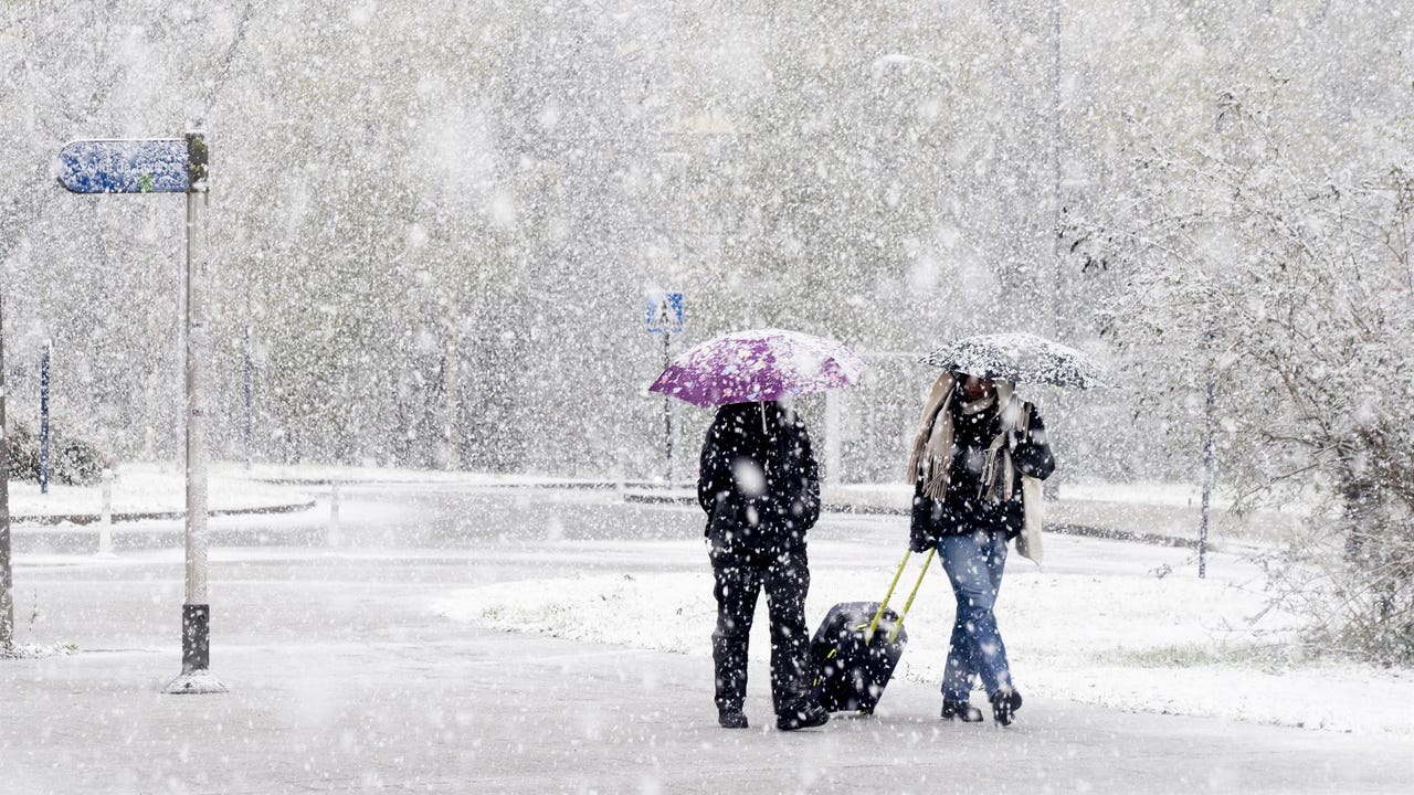 The AEMET puts eleven communities on alert due to snowfall, rain, waves or very strong wind