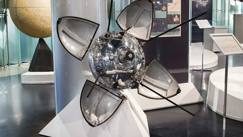Replica of the Luna 9 descent module exhibited at the KE Tsiolkovsky Museum of the History of Cosmonautics.