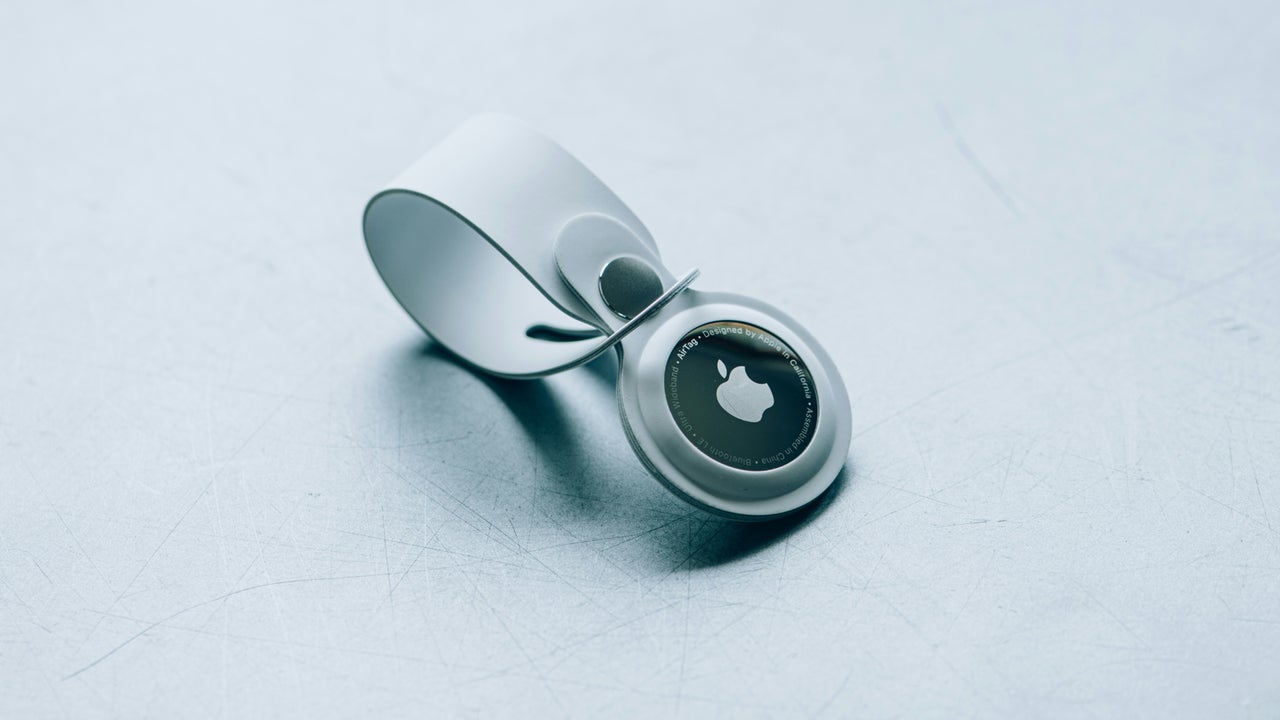 Apple plans to launch glasses and a pendant with AI and AirPods with low-resolution cameras