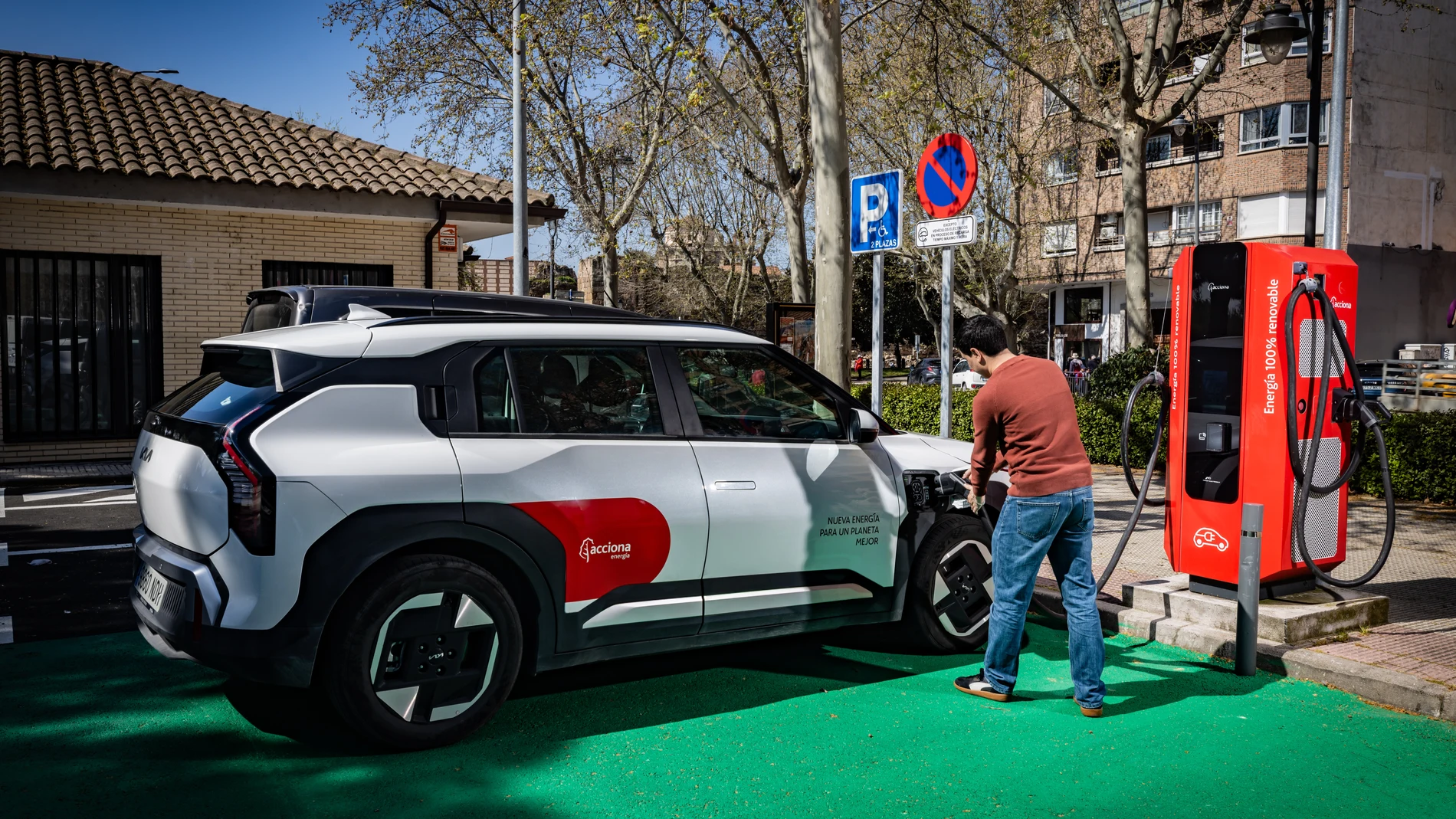 Electric getaways to enjoy monuments, landscapes and delicious food
