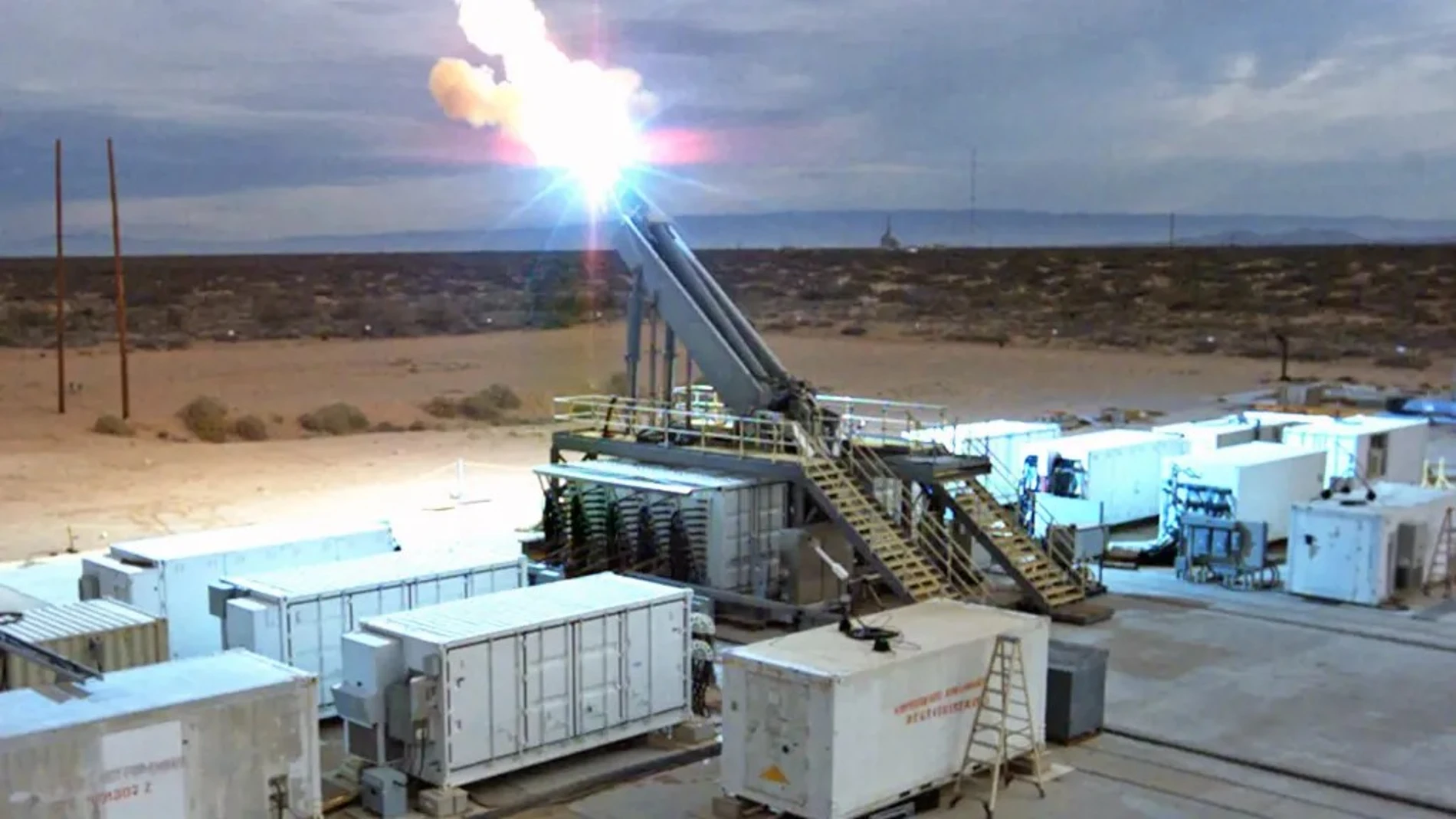 The US resumes testing of the electromagnetic cannon that fires hypersonic projectiles at 8,600 km/h