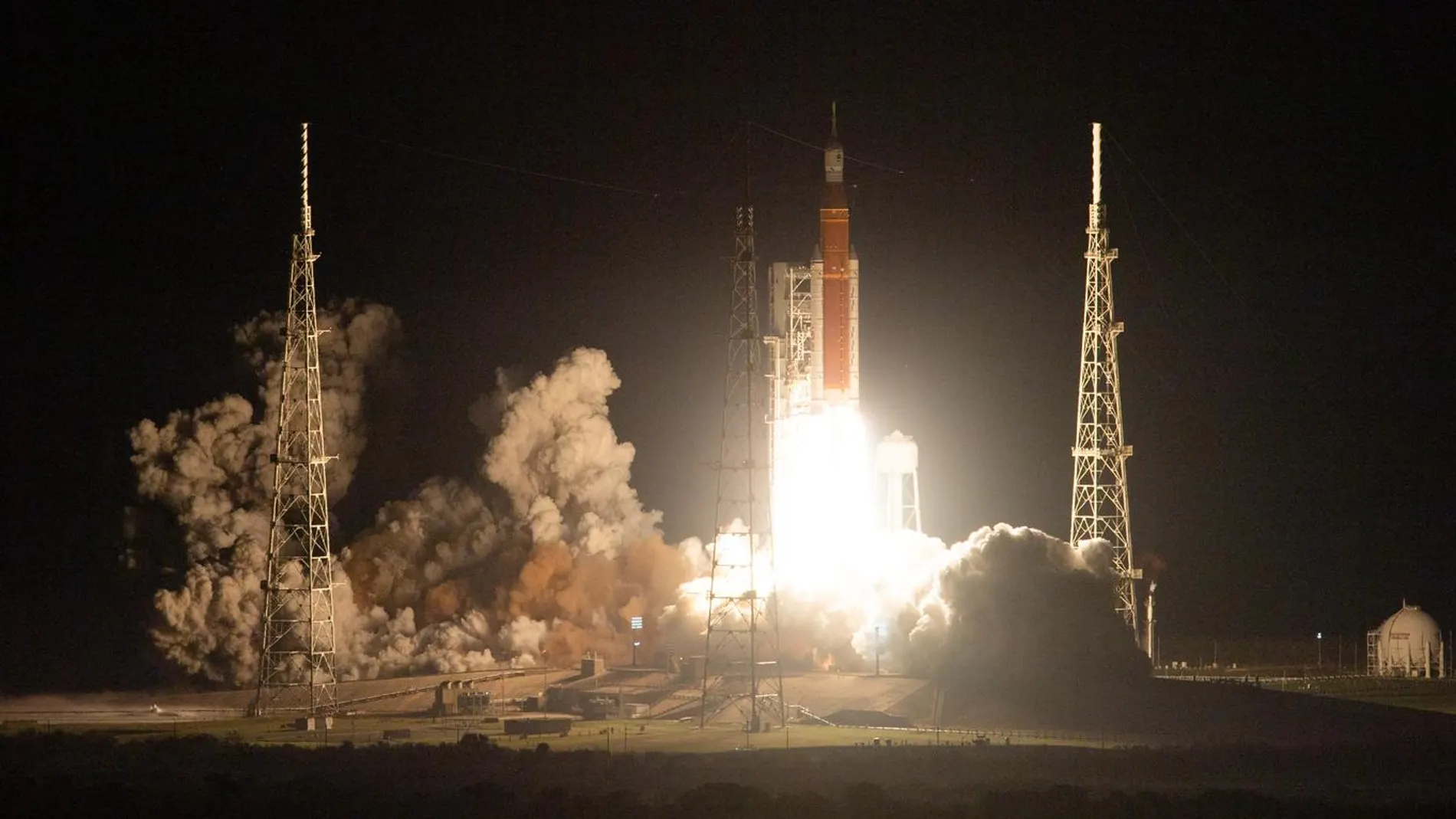 Artemis II takes off, but China's shadow continues to press