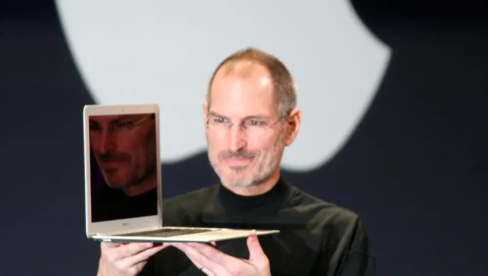 Steve Jobs introducing the MacBook Air in 2008.