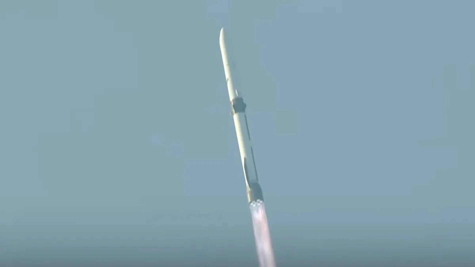 Blue Origin manages to reuse the first stage of the New Glenn, but the second launches the cargo into an unforeseen orbit