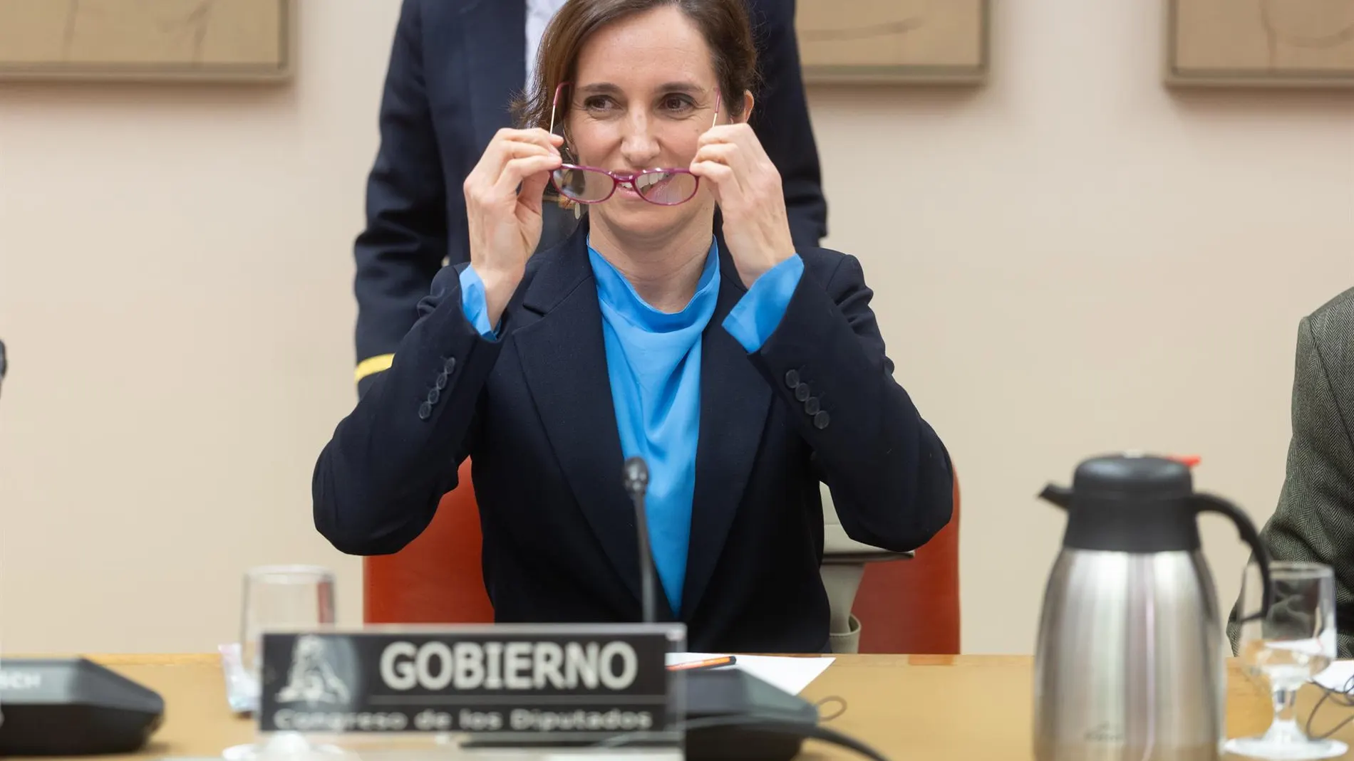 Mónica García puts patients, unilaterally, in the middle of the medical conflict