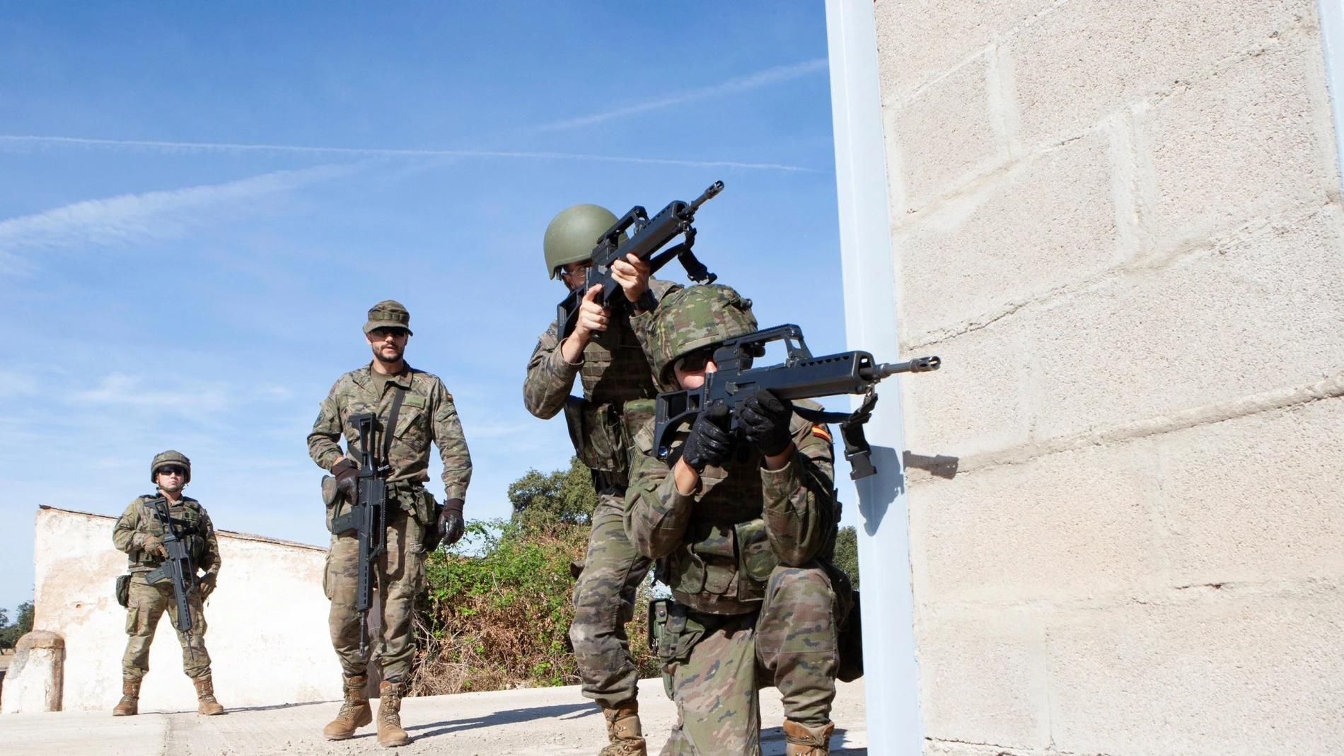 Spain and the contradictions of being part of a "European army" as Sánchez wants