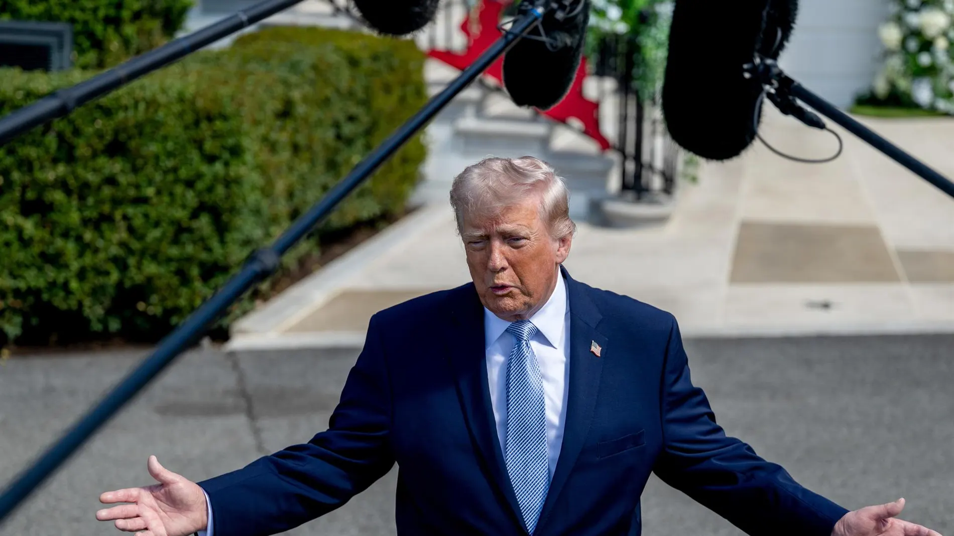 The Democratic Party fails to prevent the Iran war from being "Trump's war"