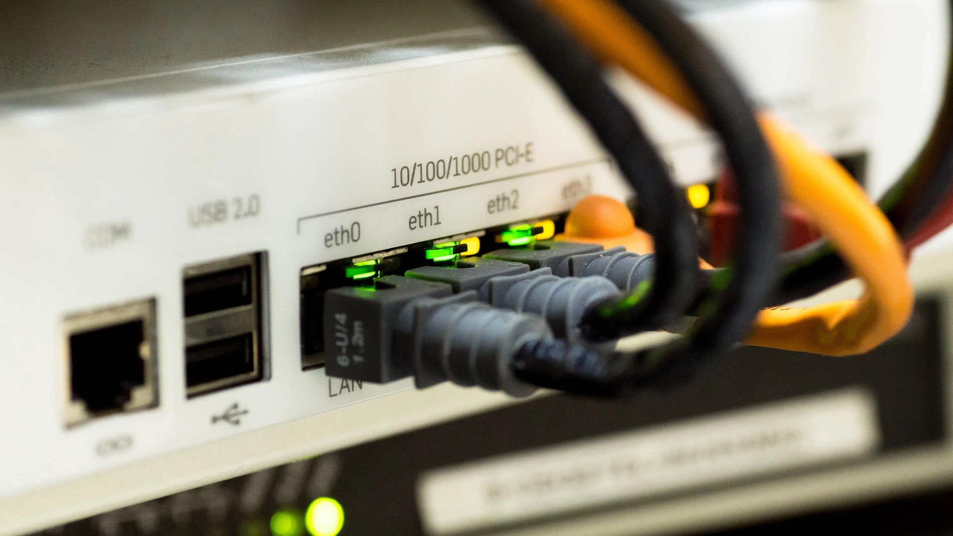 The Myth of Aluminum Foil Wrapped in the Router Antenna