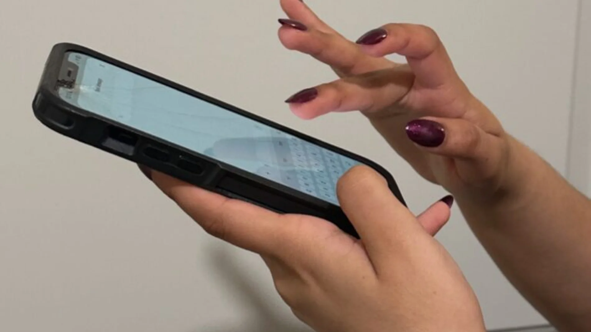 The nail polish that seeks to solve the problem of touch screens with long nails