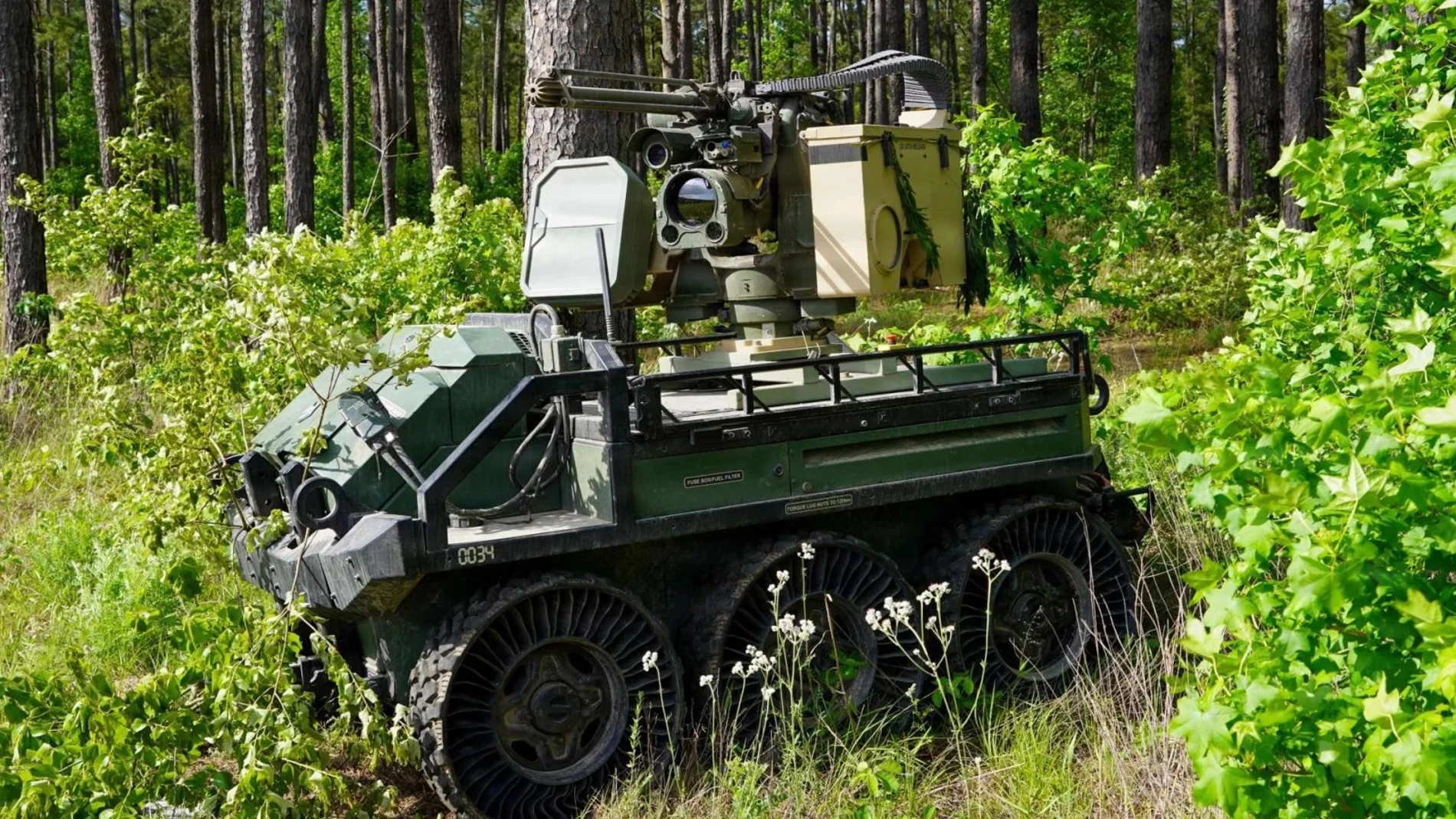 This is Hunter Wolf, the unmanned robot that already participates in combat maneuvers of the US Army